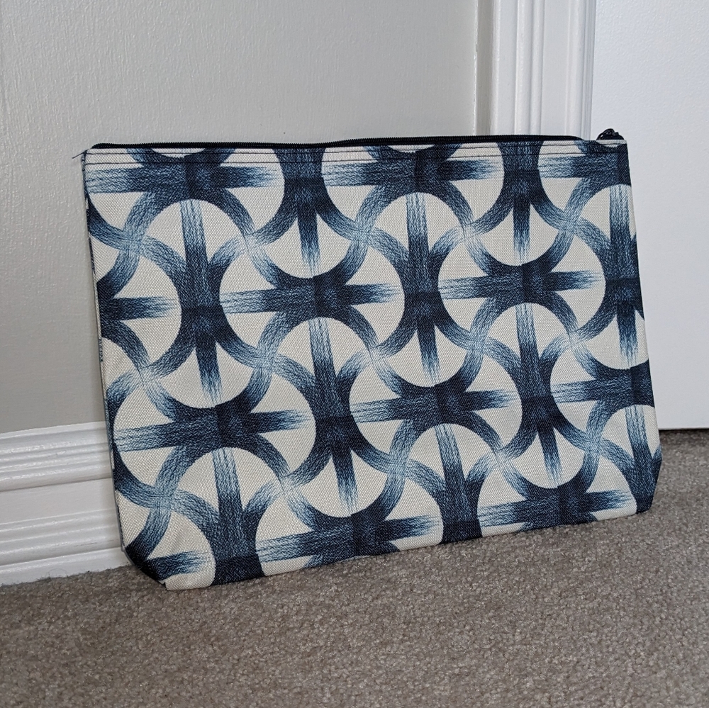 Thirty one zipper pouch